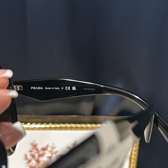 🖤Prada PR 16WS 1AB5D1 Black Plastic Geometric Sunglasses Grey Gradient Lens - Picture 9 of 15